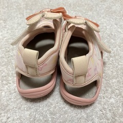 ピンクリボン　サンダル　13cmの画像