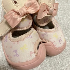 ピンクリボン　サンダル　13cmの画像