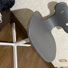 IKEAでの購入机と椅子の画像