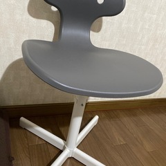 IKEAでの購入机と椅子の画像