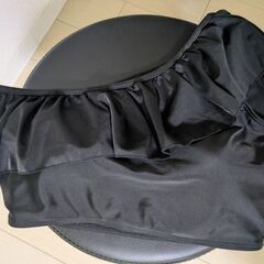 レディース ワンショルダー ビキニ カップ付き 水着 黒 上のみの画像