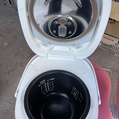 (極美品、完動品)パナソニック IH炊飯器 SR-KT069-W 2020年製の画像