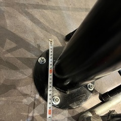円形ハイテーブルいる人〜？あと⑧個あります。の画像