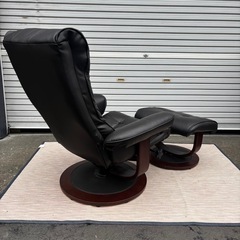 ニトリ　本革使用　パーソナルチェア　回転椅子　オットマン付き　1人がけソファ　本格ソファの画像