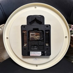 ●電波掛け時計　SKP QUARTZ●グレー/ホワイトの画像
