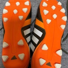 adidas シューズの画像