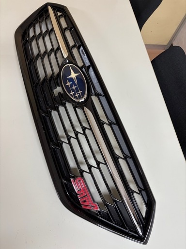 スバル、レボーグSTIグリル