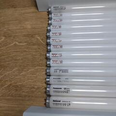 投稿番号50 直管蛍光灯40形 13個と照明器具2個  の画像