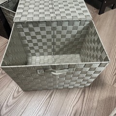 ふた付きカゴ　
4つの画像