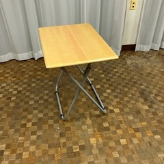 折りたたみデスクの画像