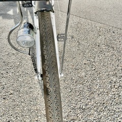 SOCIO ホワイト シティサイクル 26インチ オートライト前面バスケット付き