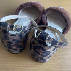 マジェスティックレゴン ポインテッドファーパンプス レオパード Lサイズの画像