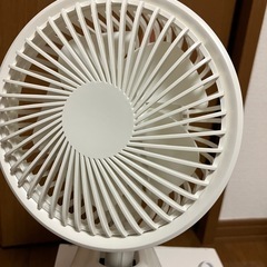 【卓上クリップ扇風機】未使用・箱＆説明書付きの画像