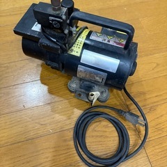 ROBINAIR BLACK 15010 100V式真空ポンプ 現状渡し(中古、完動品-チェック済み)の画像