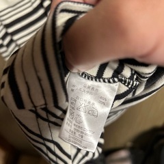 グレーと黒のカットソーM 美品の画像