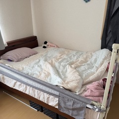 クイーンサイズベッド　マットレス込み
の画像