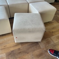 8個セットソファーの画像