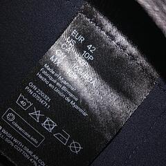 《42》H&M・紺色パンツの画像