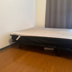 ベットとマットレスの画像