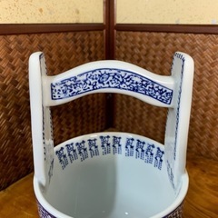 配送可能 染付 唐草模様 手桶 花器 一対 良品 華道具 茶道具 花入 煎茶道具 懐石道具 インテリア 骨董 古玩 和骨董 和美術 2点セットの画像