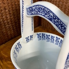 配送可能 染付 唐草模様 手桶 花器 一対 良品 華道具 茶道具 花入 煎茶道具 懐石道具 インテリア 骨董 古玩 和骨董 和美術 2点セットの画像