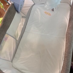 折りたたみベビーベッドの画像
