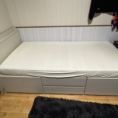 ニトリ シングルベッド マッドレス付きの画像