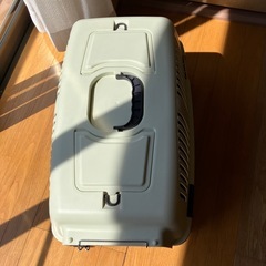 猫用キャリーバッグとグッズの画像