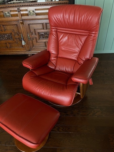 〈受渡予定者決定〉
【日本製造 】 天然レザー快適 リクライニングチェア（オットマン付き） Pulito