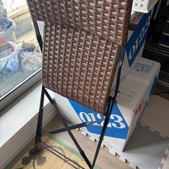 折りたたみ椅子の画像