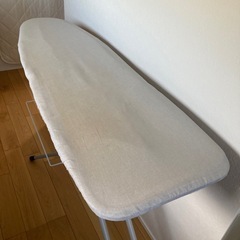 ロレッツ　アイロン台　スタンド式の画像