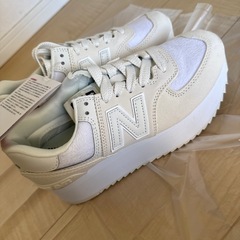 新品スニーカー　ニューバランス574の画像