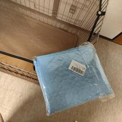 犬用ゲージと付属品の画像