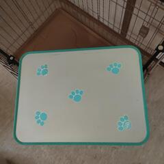 犬用ゲージと付属品の画像