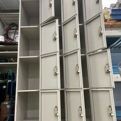 【大特価!!】【98%割引】【中古品】12人用ロッカー　更衣室用　靴箱　ロッカーの画像