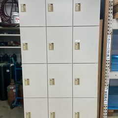 【大特価!!】【98%割引】【中古品】12人用ロッカー　更衣室用　靴箱　ロッカーの画像
