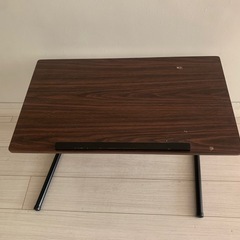 イス、机、ダンベルの画像