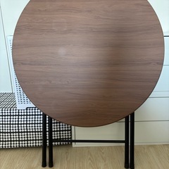 折りたたみテーブルの画像