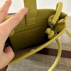 ZARAレモン色バッグの画像