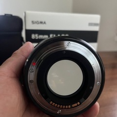 SIGMAシグマ 85mm F1.4 DG 単焦点レンズ　EFマウントの画像