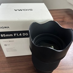 SIGMAシグマ 85mm F1.4 DG 単焦点レンズ　EFマウントの画像