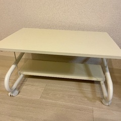 白　テーブルの画像
