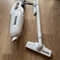 中古　Makita スティッククリーナー 本体 + 充電器の画像