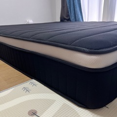 美品　クイーンサイズベッドの画像
