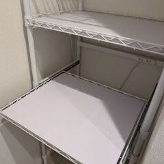 足元にゴミ箱が置けるコンセント付きレンジラック 美品 ＜奥行46cm＞(ホワイト／C／61×181)　の画像