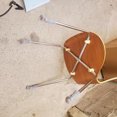 壊れた椅子の画像