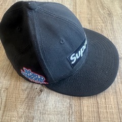 supremeキャップの画像