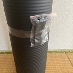 Amazonベーシック ヨガマット 厚め 12mm キャリーストラップ付 トレーニングマット ストレッチマット ピラティスマット 188×61×1cmの画像