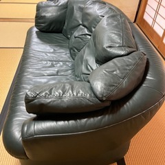 ソファー　2人掛け　本革　深緑の画像