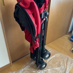 折りたたみベビーカーの画像